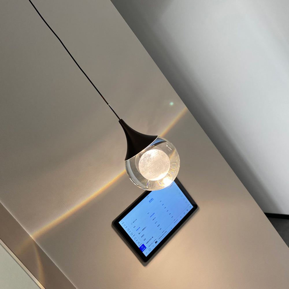 Candeeiro suspenso minimalista Aria, em metal com forma de lua, preto