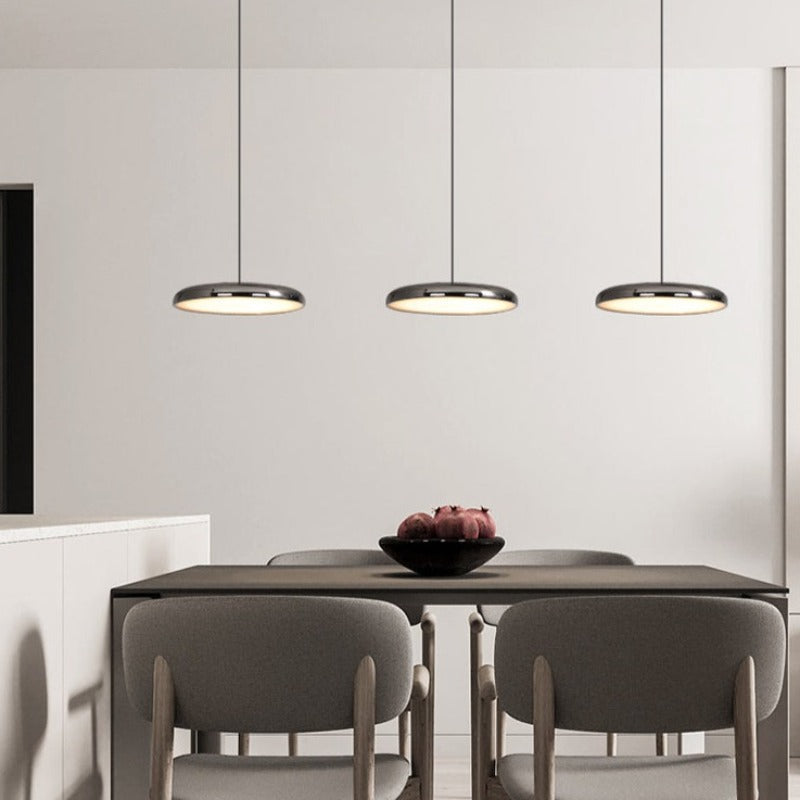 Candeeiro suspenso moderno minimalista Aria, em metal vermelho, preto e prateado, quarto