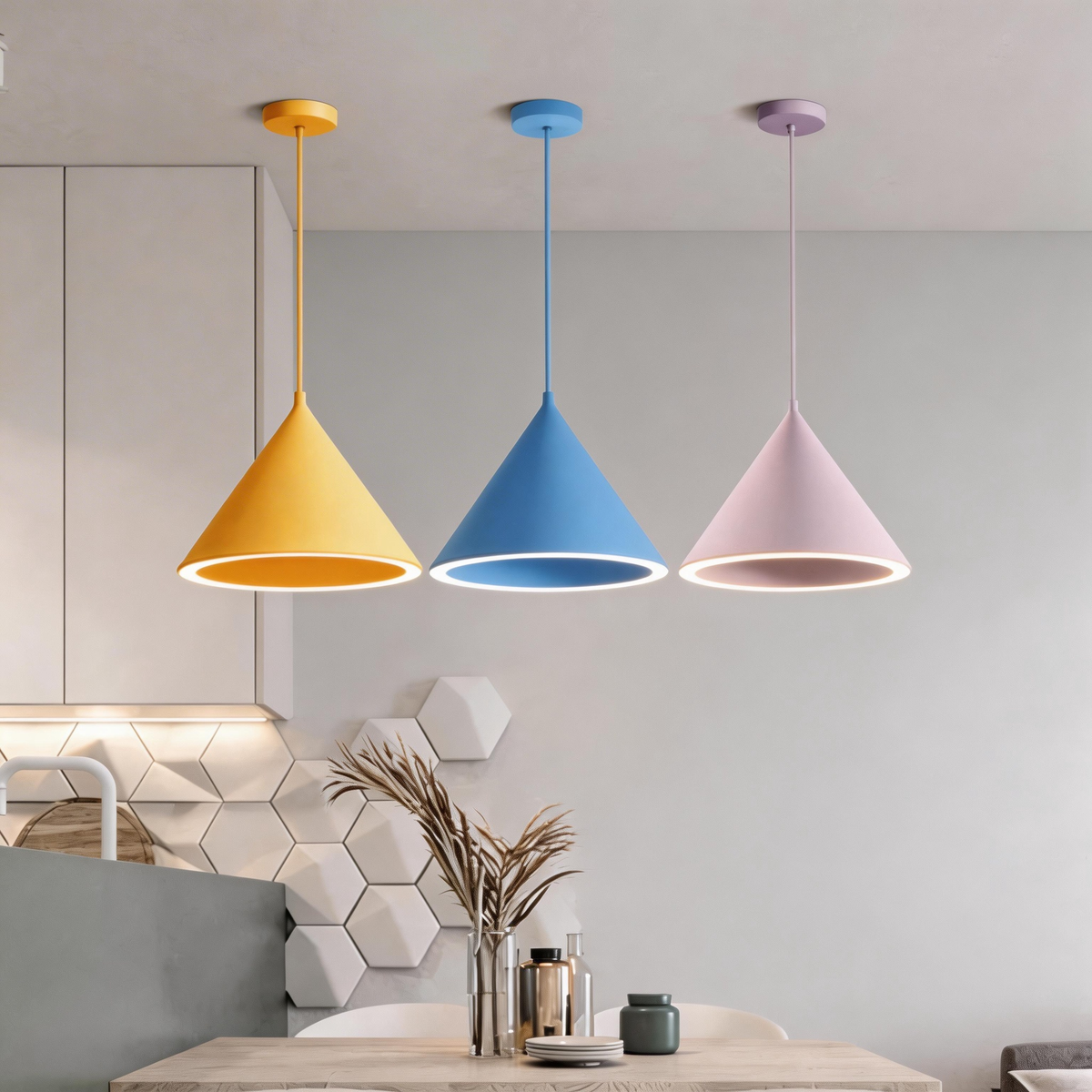 Candeeiro suspenso LED Aria, colorido e em forma de funil