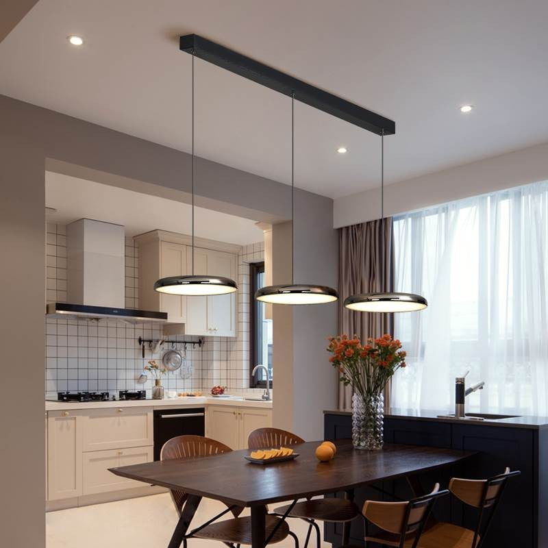 Aria modern minimalistisk pendellampa i röd, svart och silverfärgad metall – sovrum