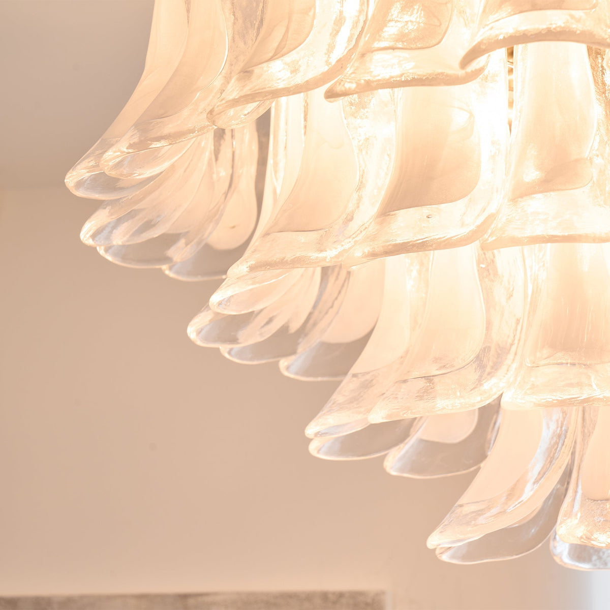 Candeeiro de teto Celenira elegante de vidro transparente ondulado, com camadas