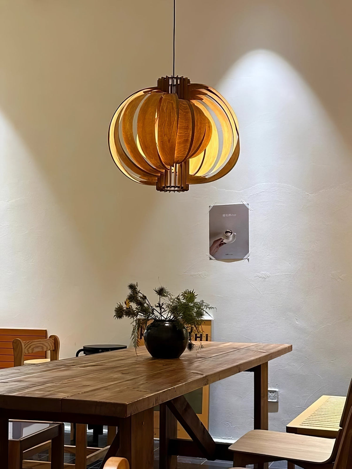 Candeeiro suspenso de madeira com aro elegante premium Ivraeus