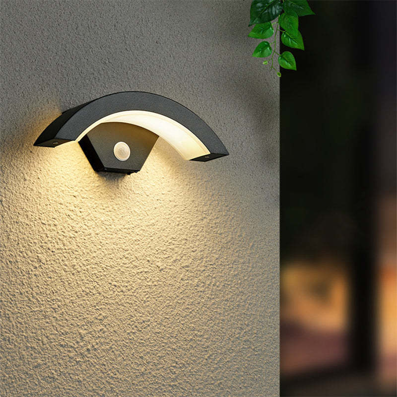 Candeeiro de parede exterior Alvyn nórdico, LED, arqueado e impermeável, preto