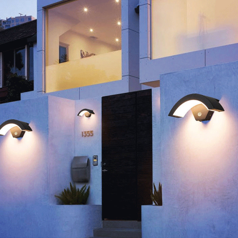 Candeeiro de parede exterior Alvyn nórdico, LED, arqueado e impermeável, preto