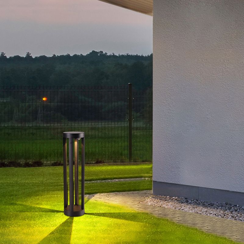 Ray minimalistisk cylindrisk udendørs sti- og bedlampe med hul solcellehus, sort