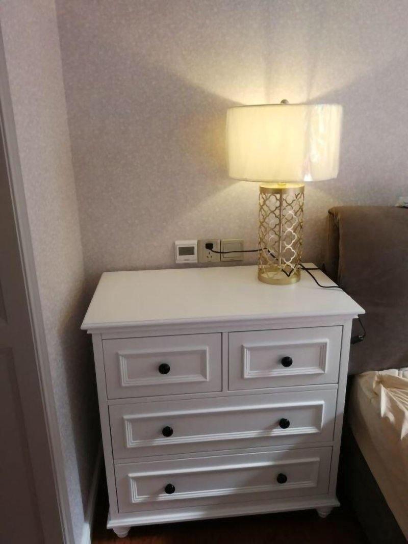 Selisise moderne bordlampe