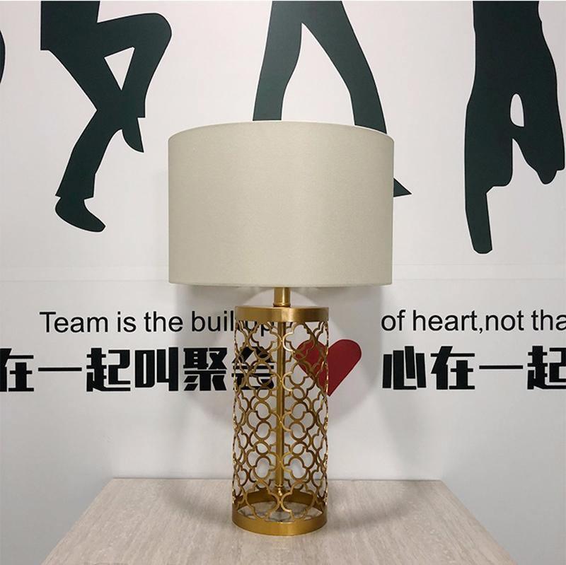 Selisise moderne bordlampe