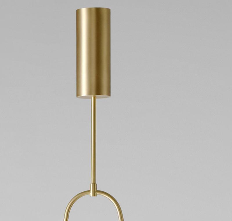 Candelabro Viraiseon móvel, preto e minimalista