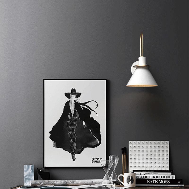 Solerine minimalistisk vägglampa i svart och guld