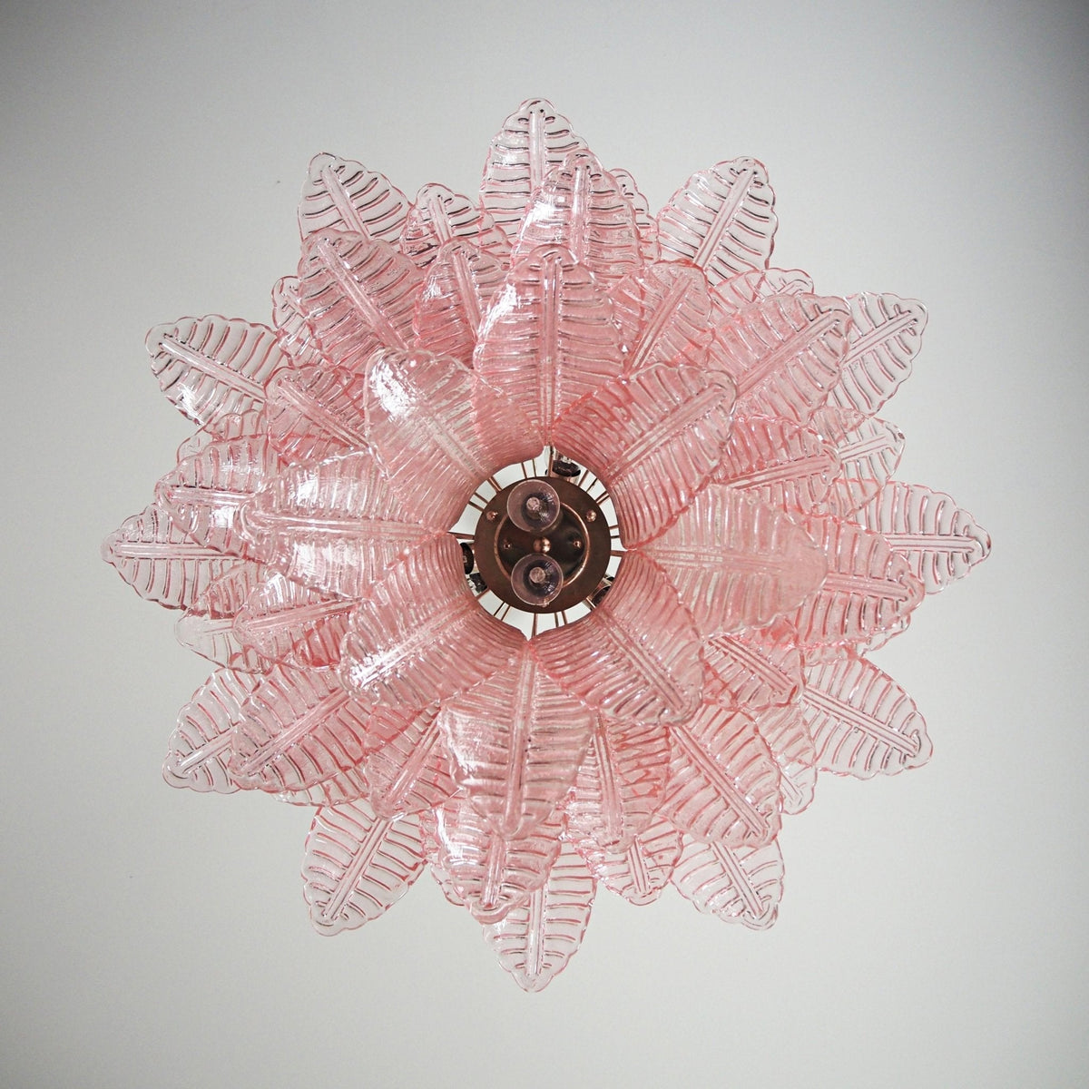 Candeeiro de teto Celiaria luxuoso gracioso de folhas de vidro rosa, com camadas