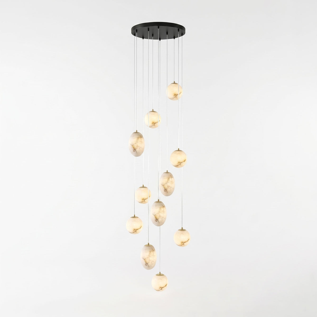 Noriks minimalistiska pendellampa i alabaster