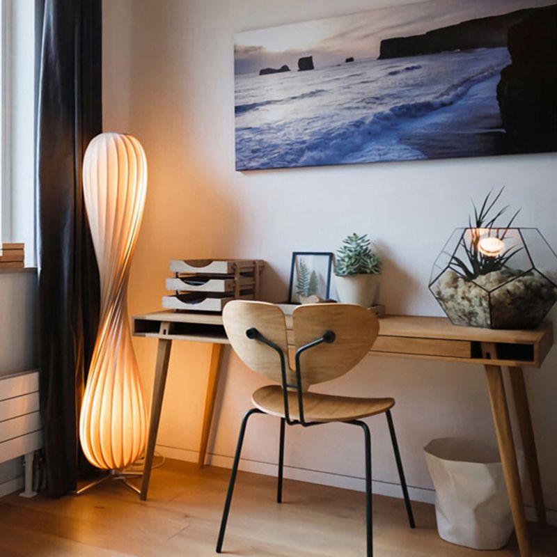 Ozawa moderne snoet gulvlampe i træ, træfarve
