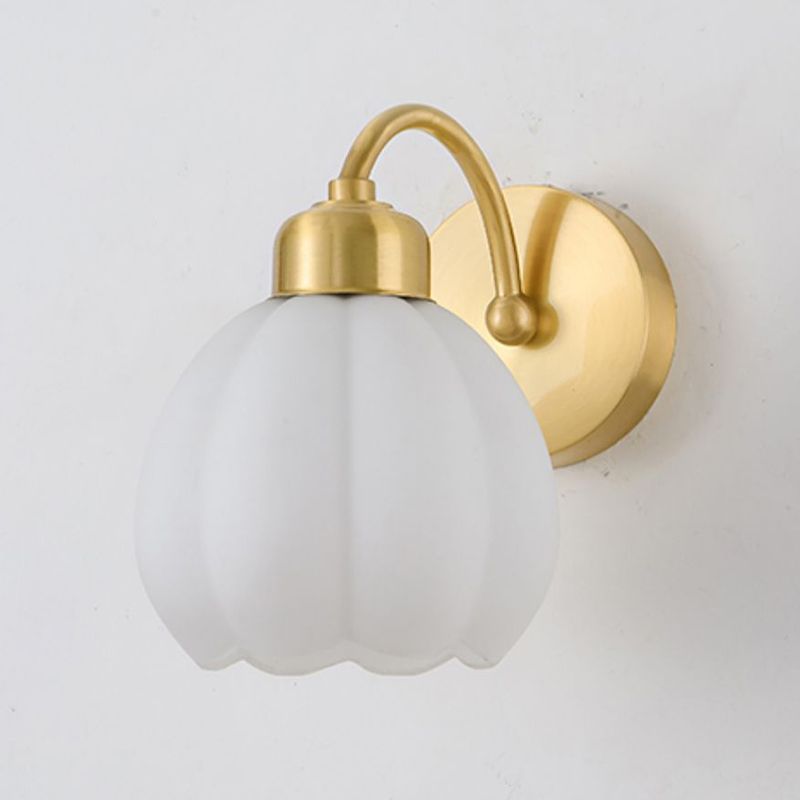 Valentina nordisk blommig vägglampa av glas och metall, guld/elfenben