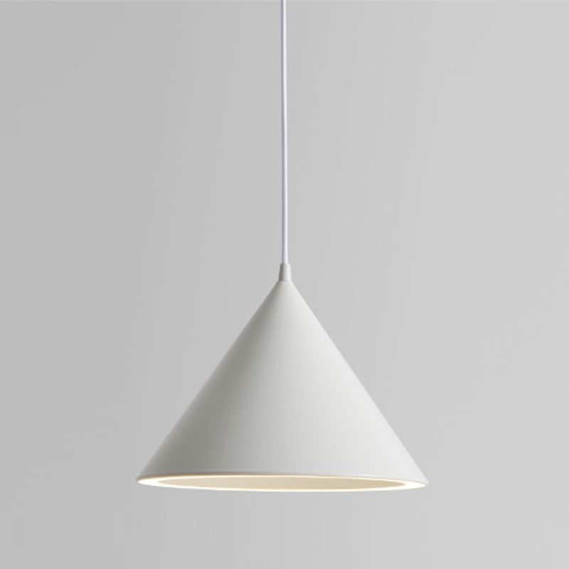 Candeeiro suspenso LED Aria, colorido e em forma de funil