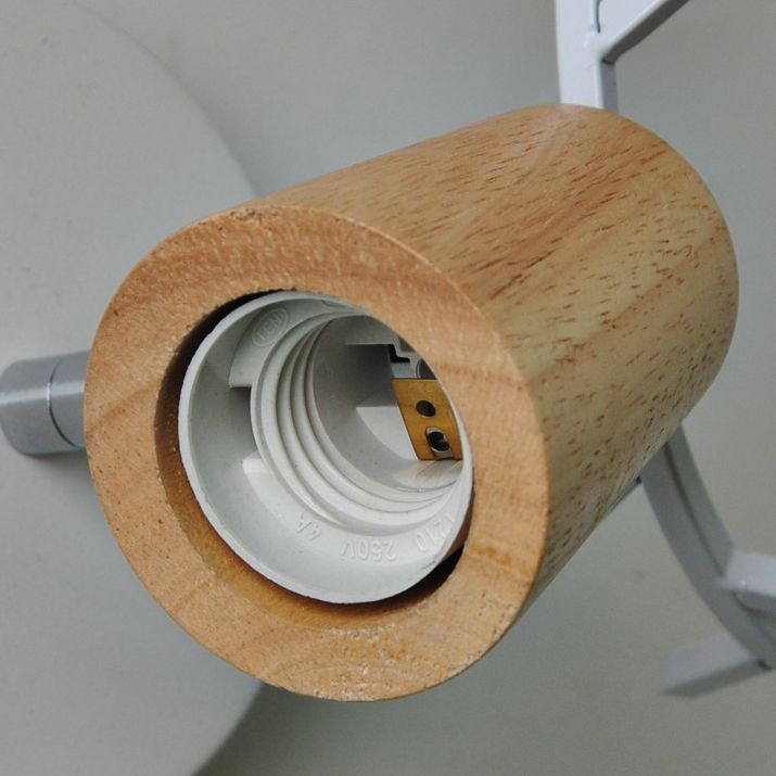 Muto modern vägglampa i trä och glas med hornform, sovrum/badrum