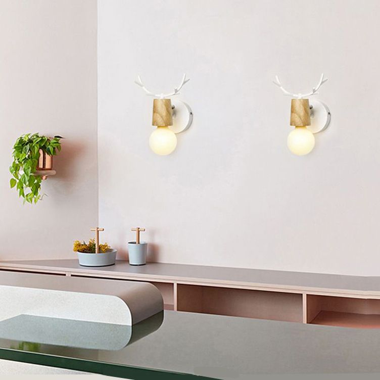 Muto modern vägglampa i trä och glas med hornform, sovrum/badrum