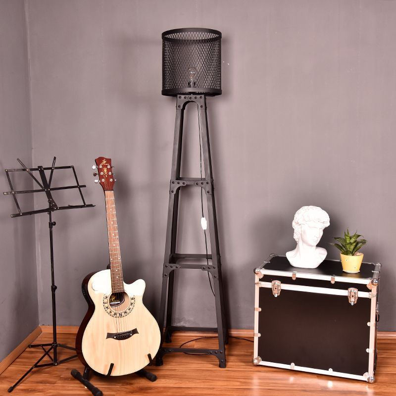Candeeiro de pé Alessio moderno, em metal com malha cilíndrica, preto