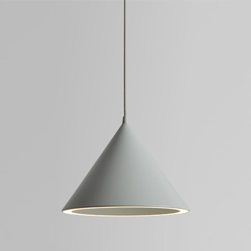Candeeiro suspenso LED Aria, colorido e em forma de funil