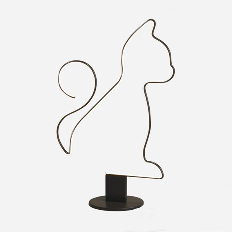 Edge moderne lineær gulvlampe i metal med katte-/hundeform