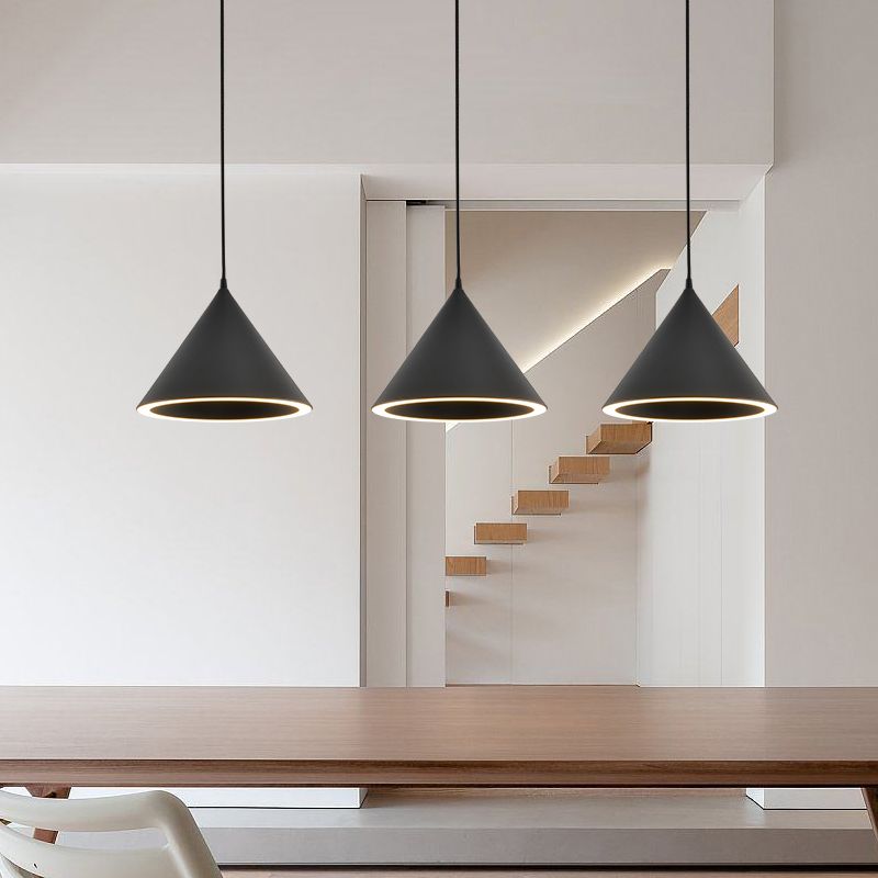 Candeeiro suspenso LED Aria, colorido e em forma de funil