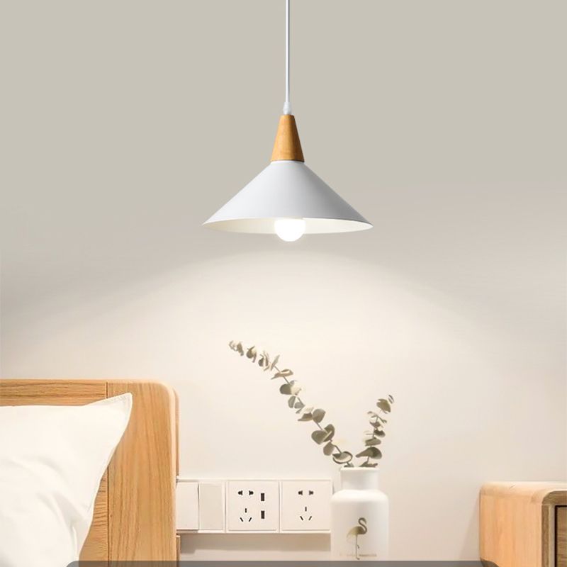 Valentina minimalistisk metalpendel med kasketform, naturligt træ