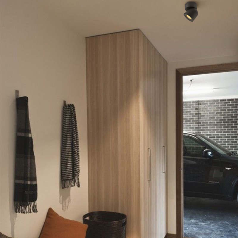 Lurix nútímalegur LED-loftlampi með kastara sem festist þétt við loft, svartur/hvítur
