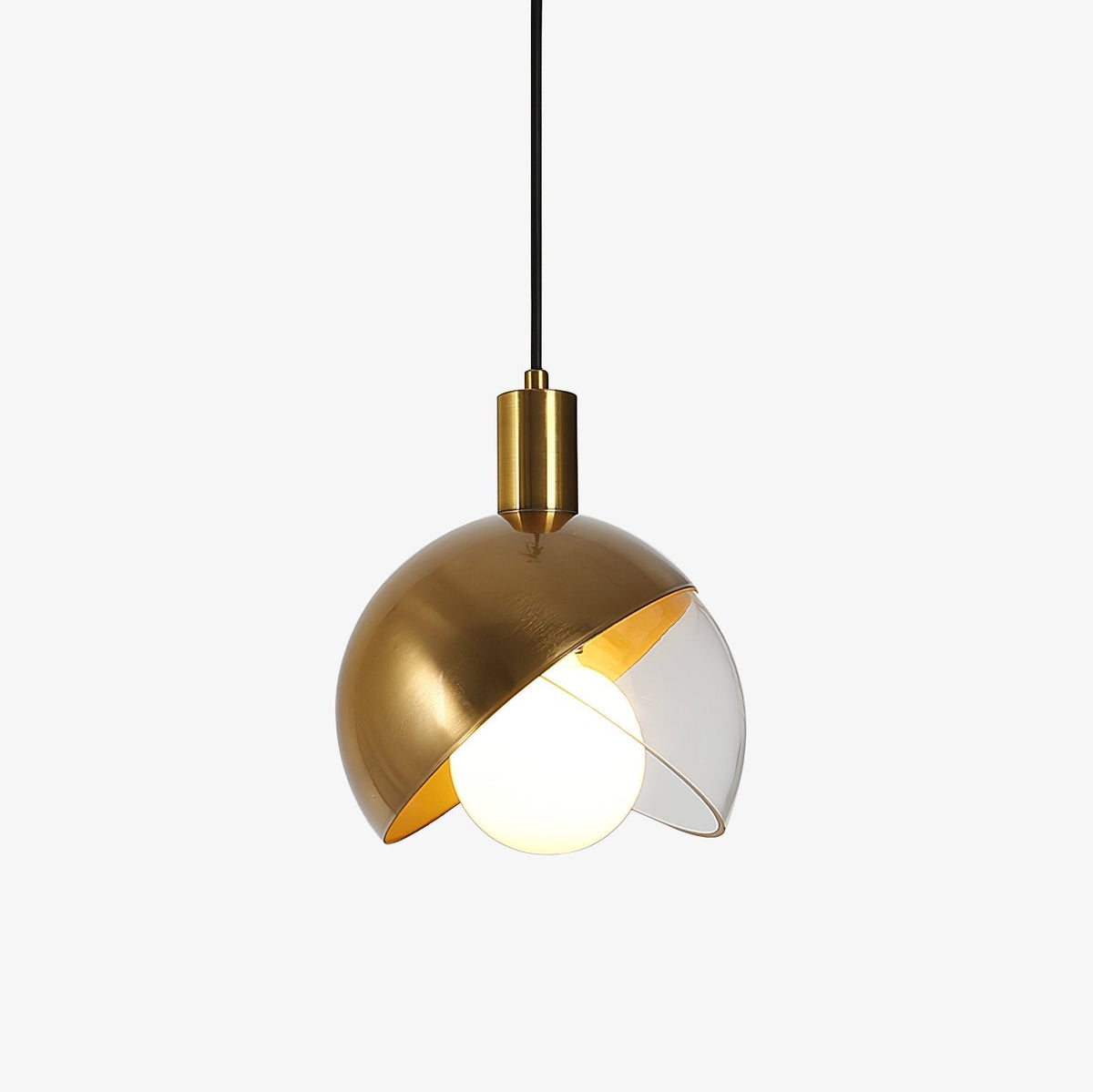 Noveny pendellampe i messing og glas med halvkugle, mid-century
