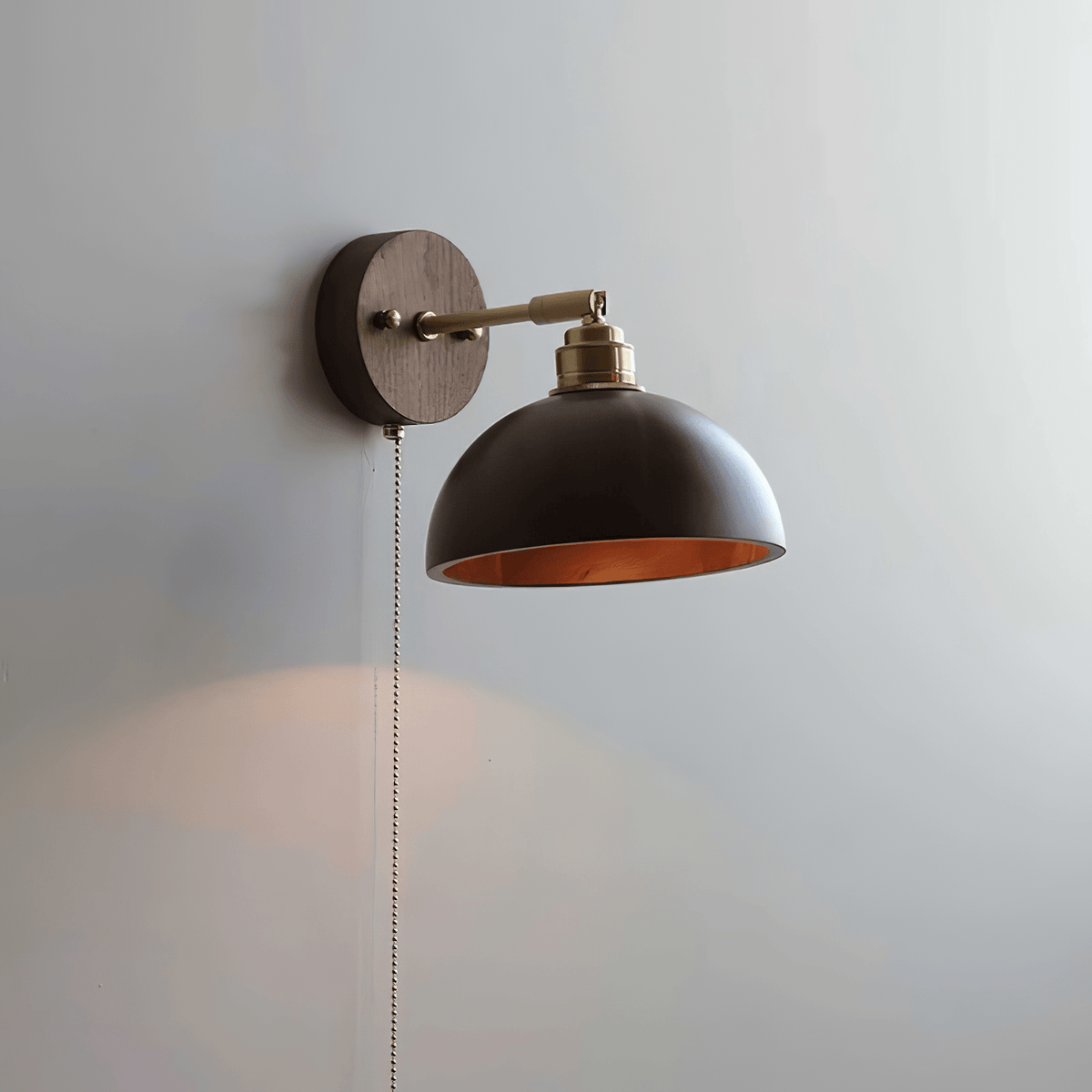 Arsole traditionell elegant vägglampa i mässing med dragströmbrytare