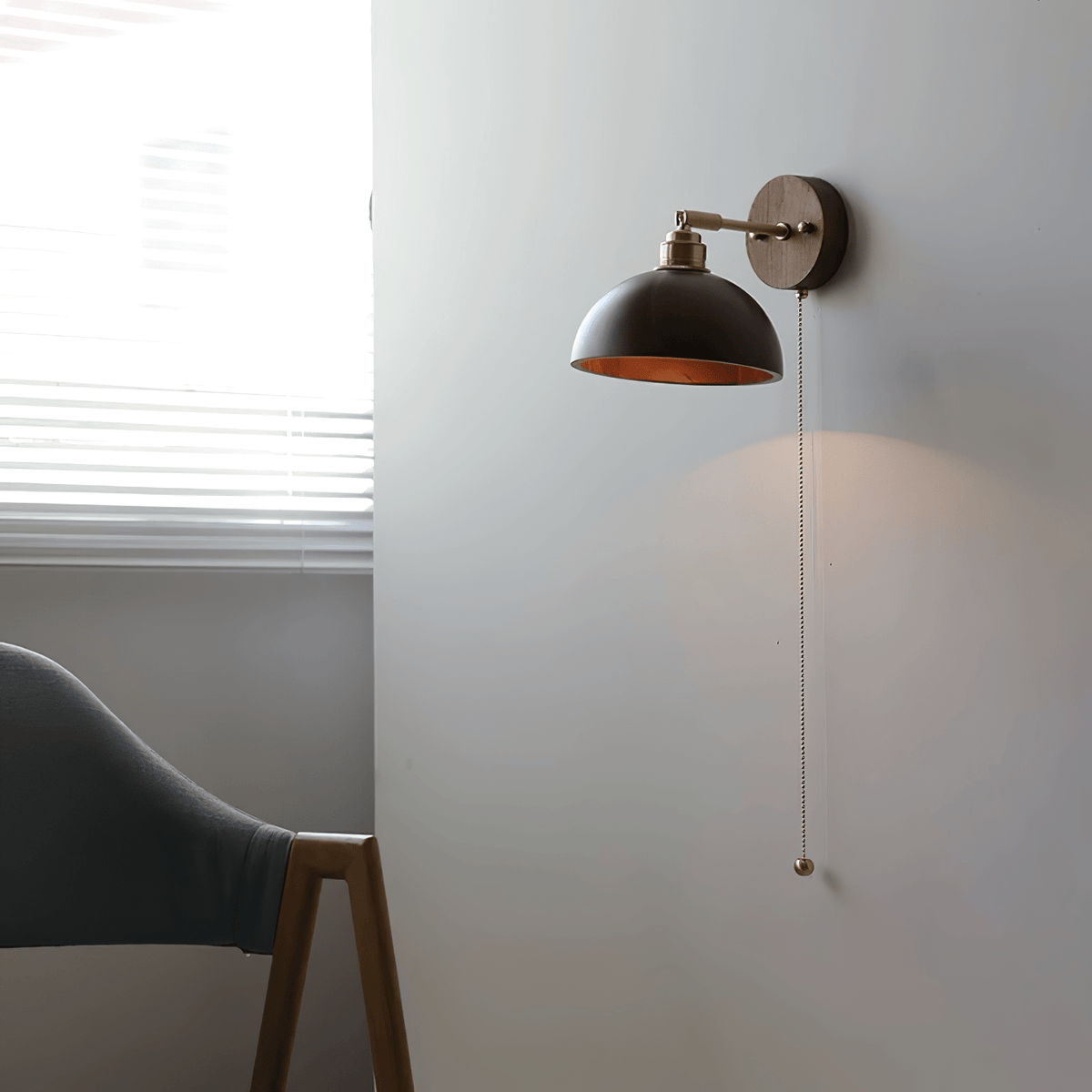 Arsole traditionell elegant vägglampa i mässing med dragströmbrytare
