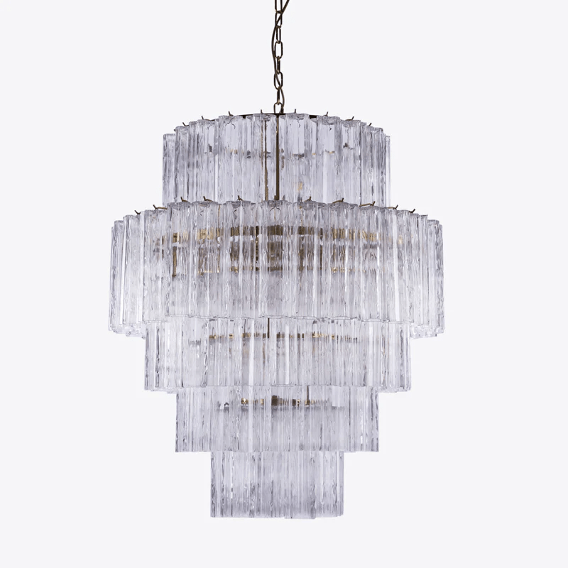 Eiraora lysekrone i lyserødt prismatisk glas, lagdelt og elegant