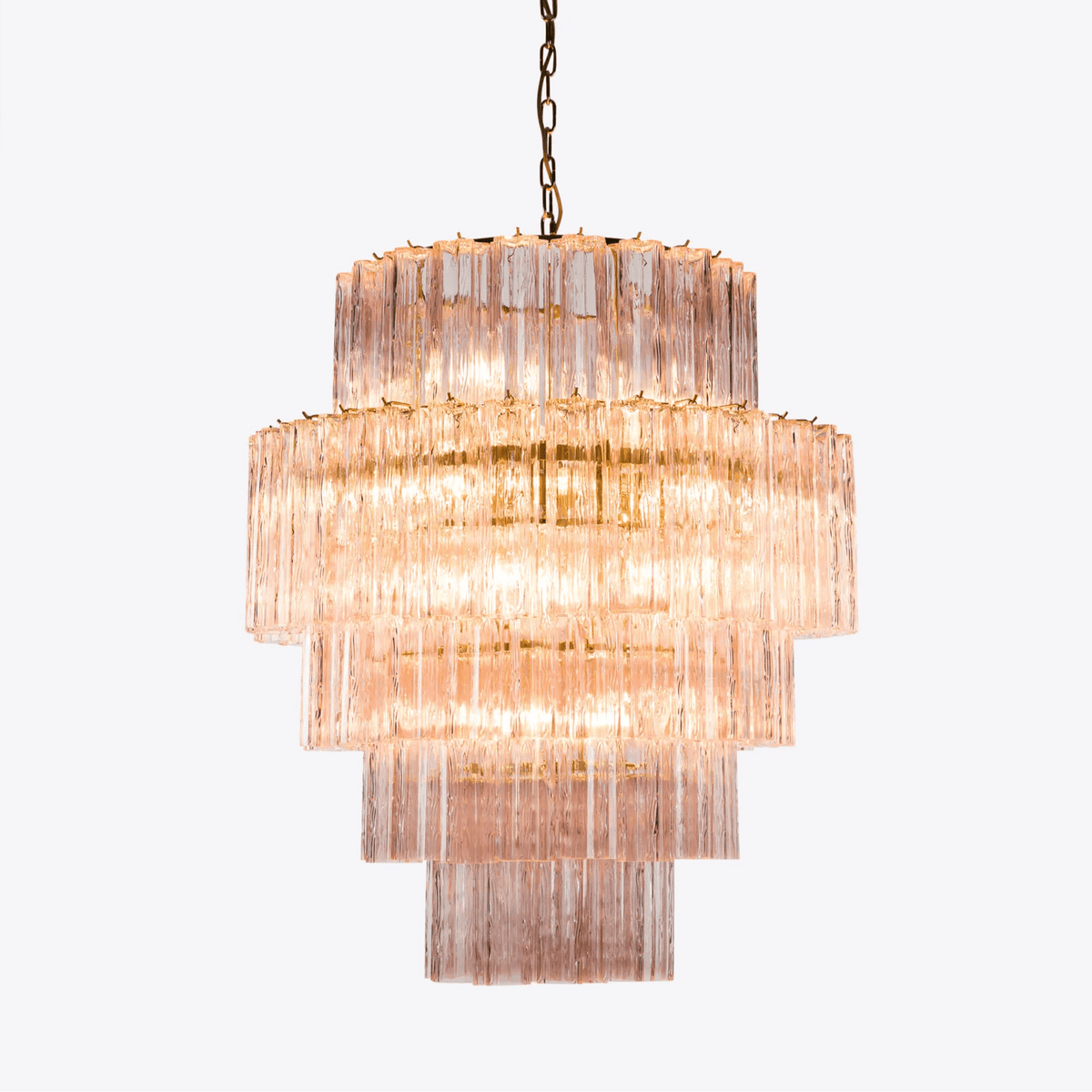 Eiraora lysekrone i lyserødt prismatisk glas, lagdelt og elegant