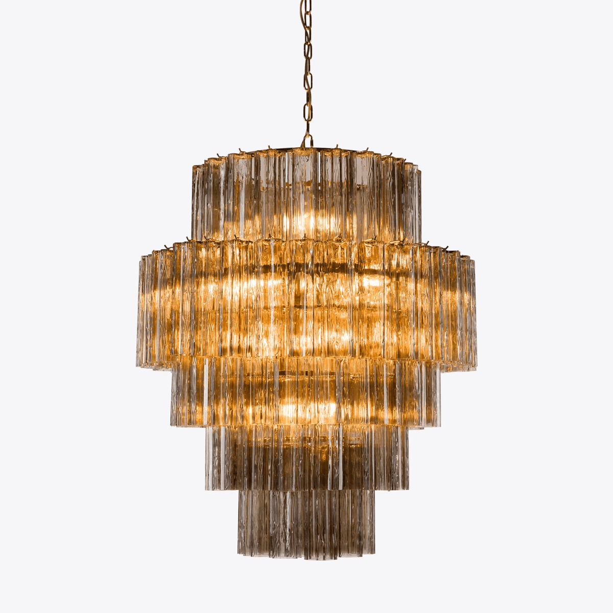 Eiraora lysekrone i lyserødt prismatisk glas, lagdelt og elegant