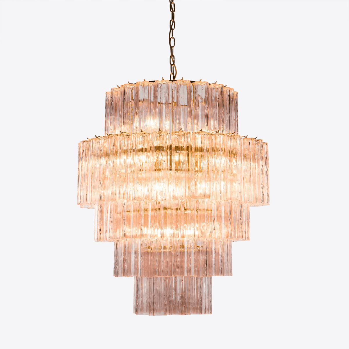 Eiraora lysekrone i lyserødt prismatisk glas, lagdelt og elegant