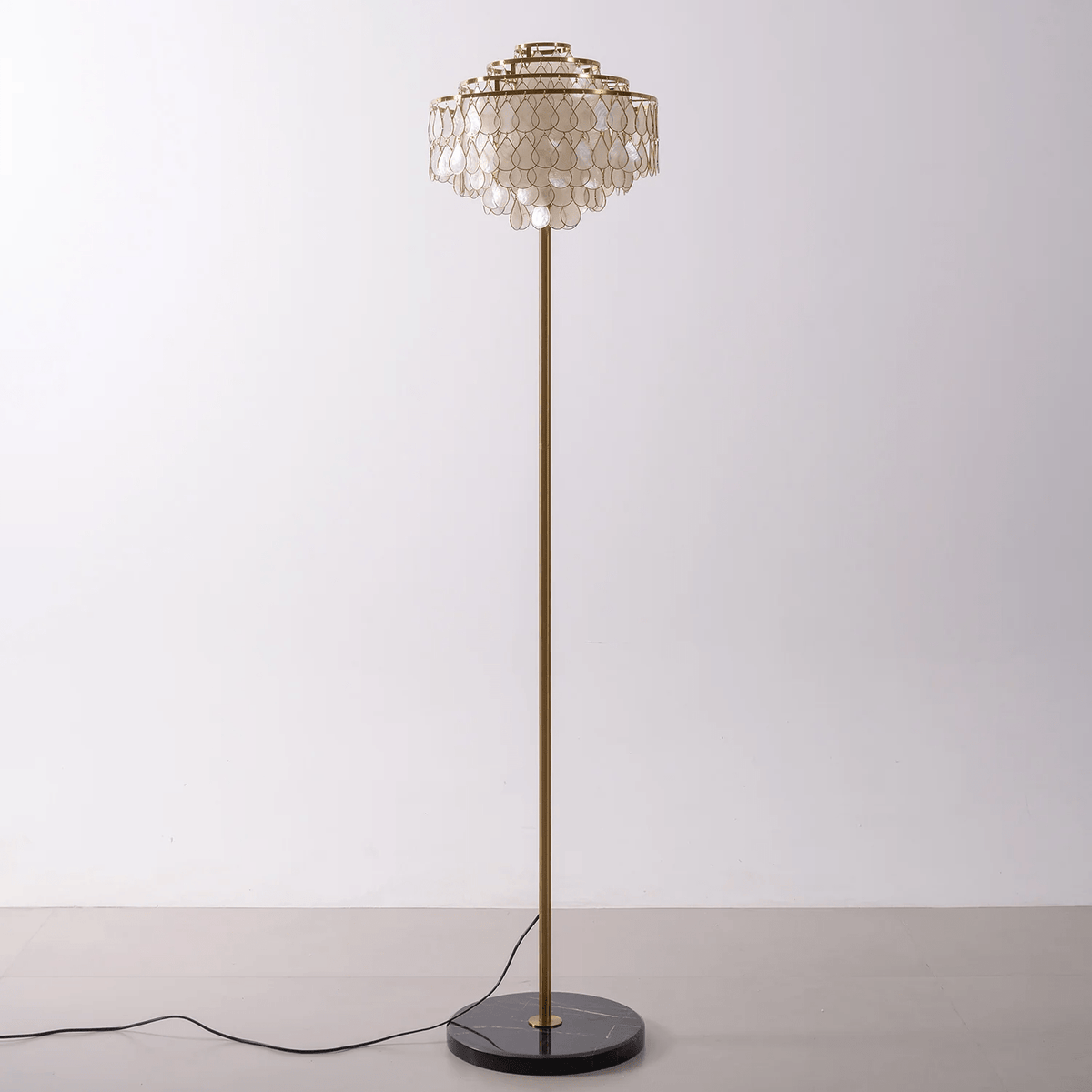 Luksus-gulvlampe med skal Emily