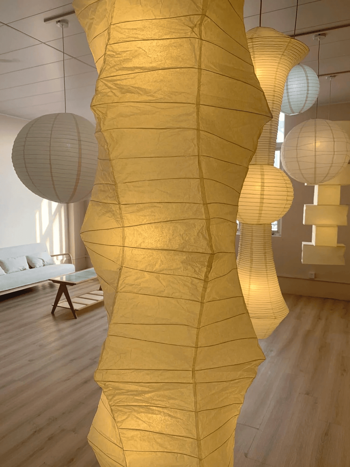 Piaeenne moderne pendellampe i papir
