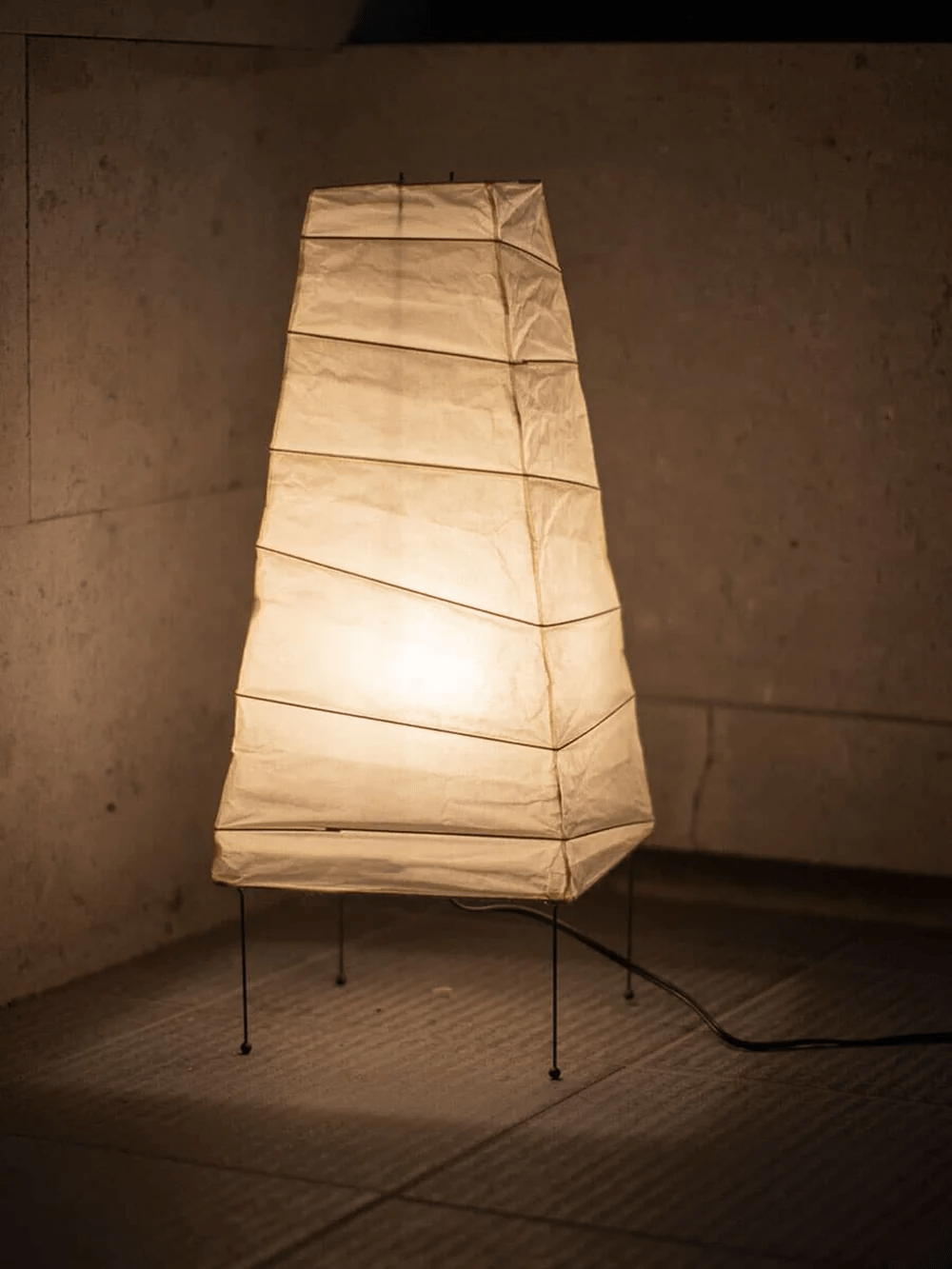 Piaaraya minimalistisk bordlampe i papir