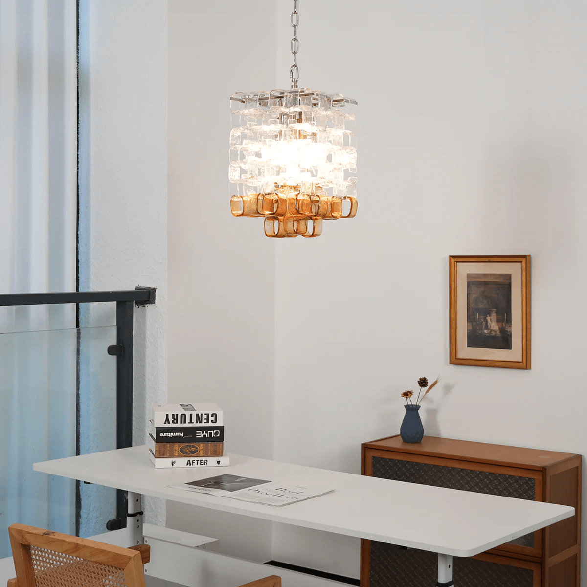 Orielis lysekrone i Murano-glas med sammenflettet geometrisk design