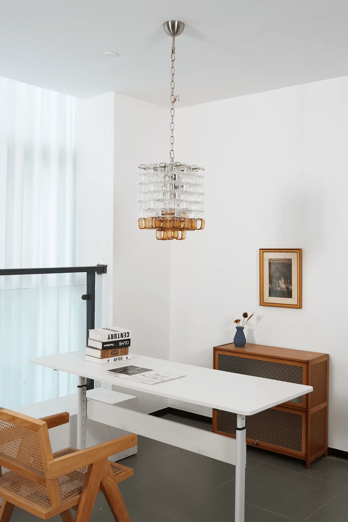 Orielis lysekrone i Murano-glas med sammenflettet geometrisk design