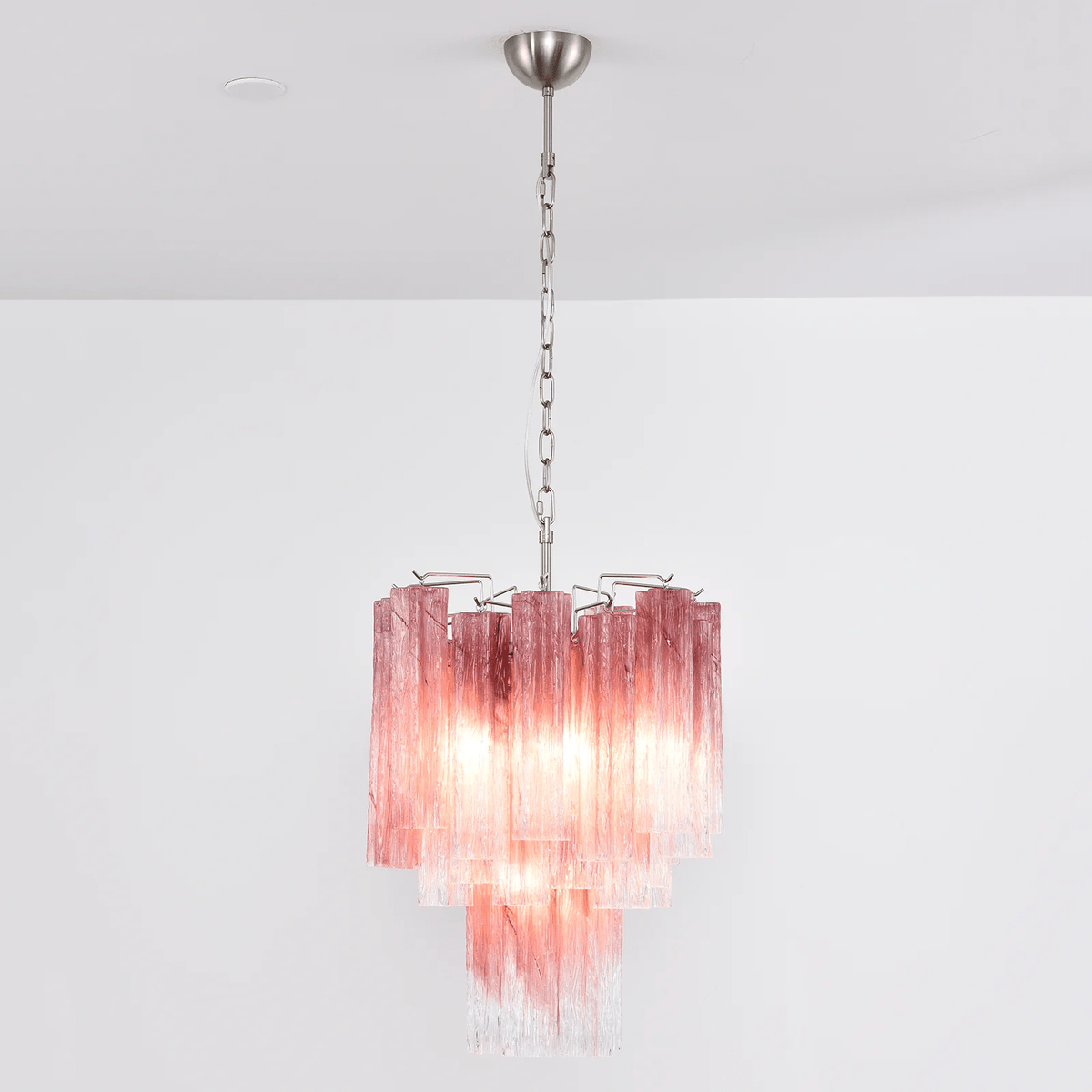 Veluora lysekrone i Murano-glas med rosa gradient og flere niveauer