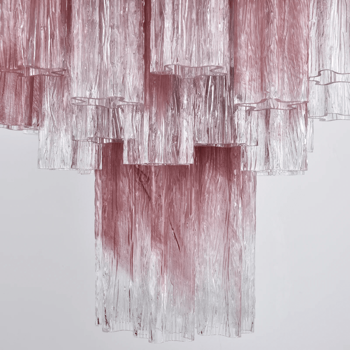 Veluora lysekrone i Murano-glas med rosa gradient og flere niveauer