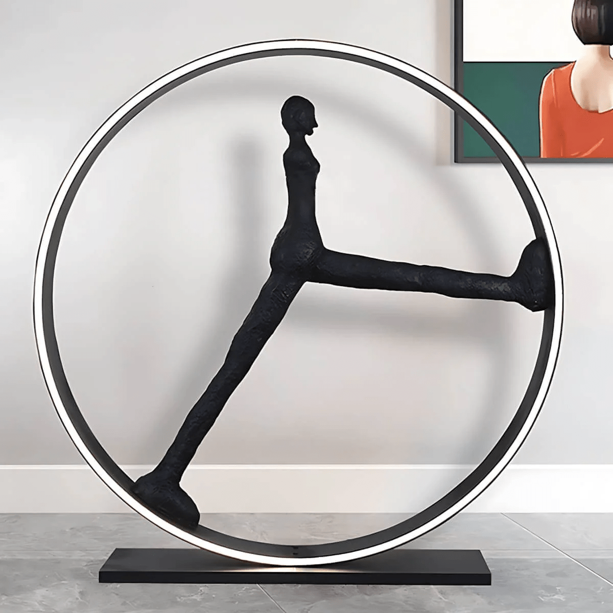 Candeeiro de pé interior com escultura Cyra