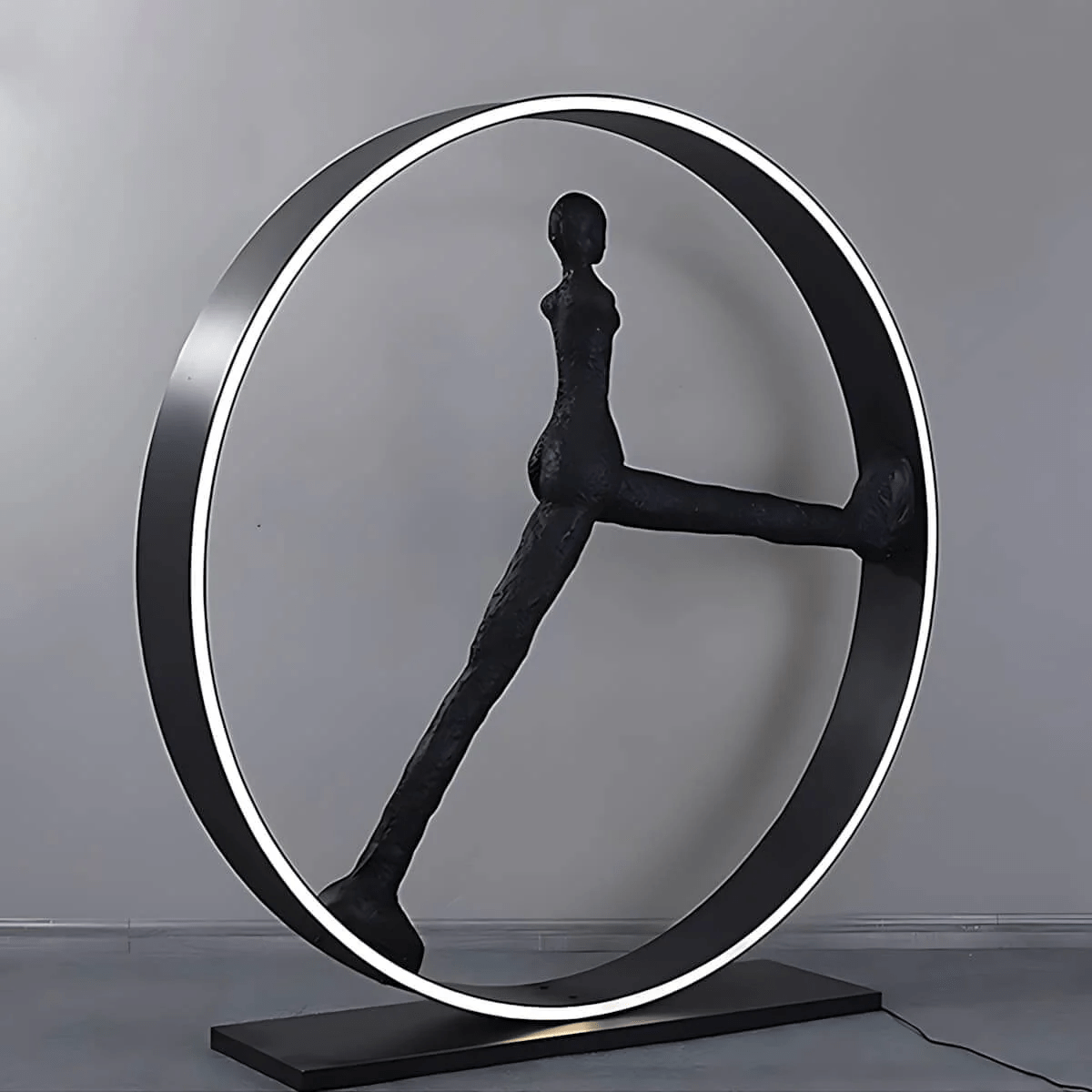 Candeeiro de pé interior com escultura Cyra