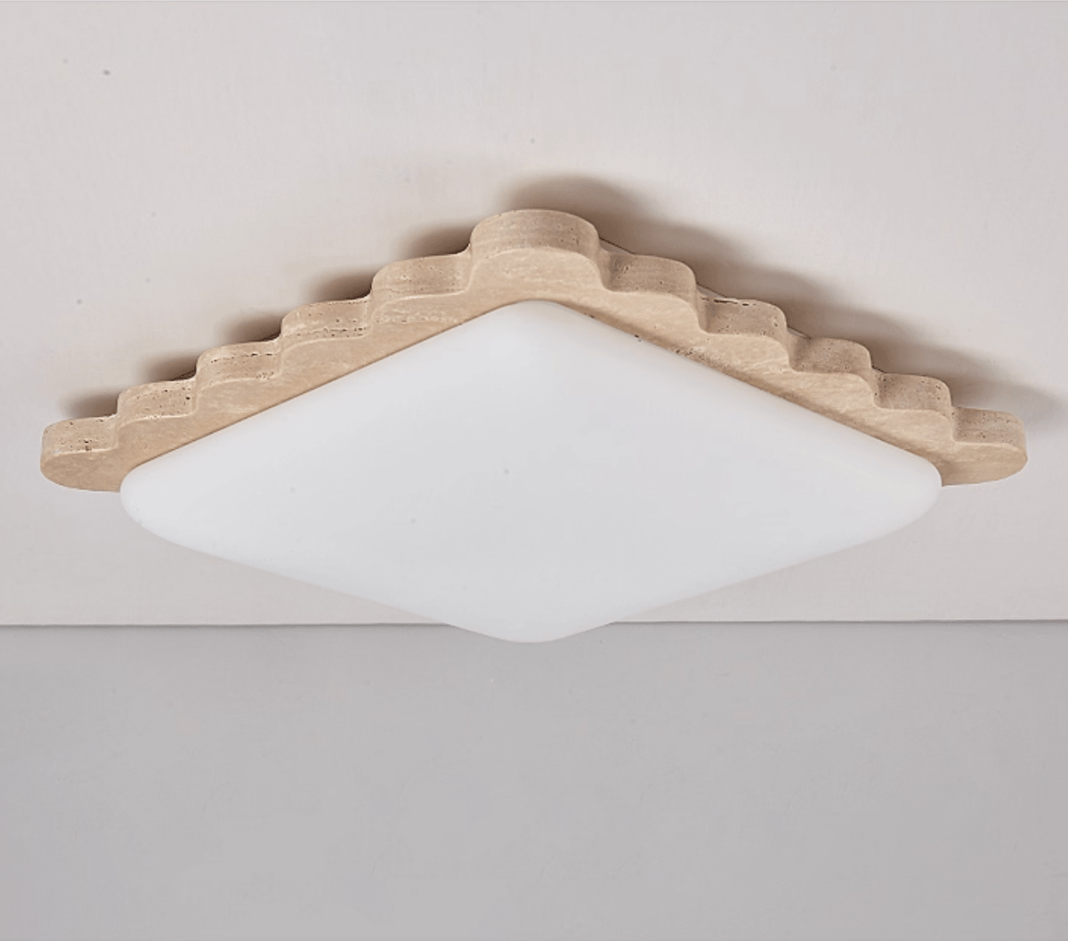 Crestwood Travertine Scallop Edge -kattovalaisin