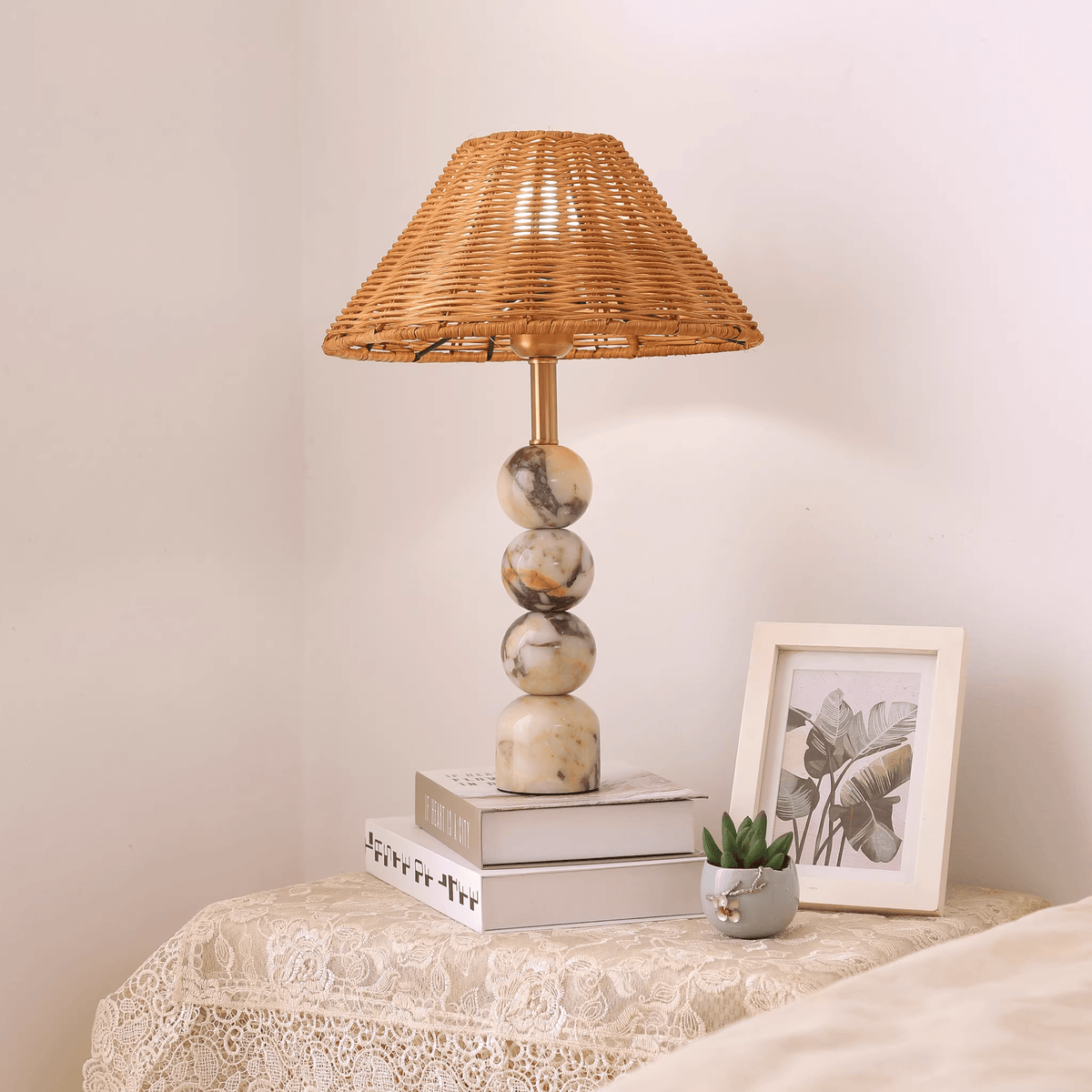 Candeeiro de mesa Canarora em mármore orbicular e rattan