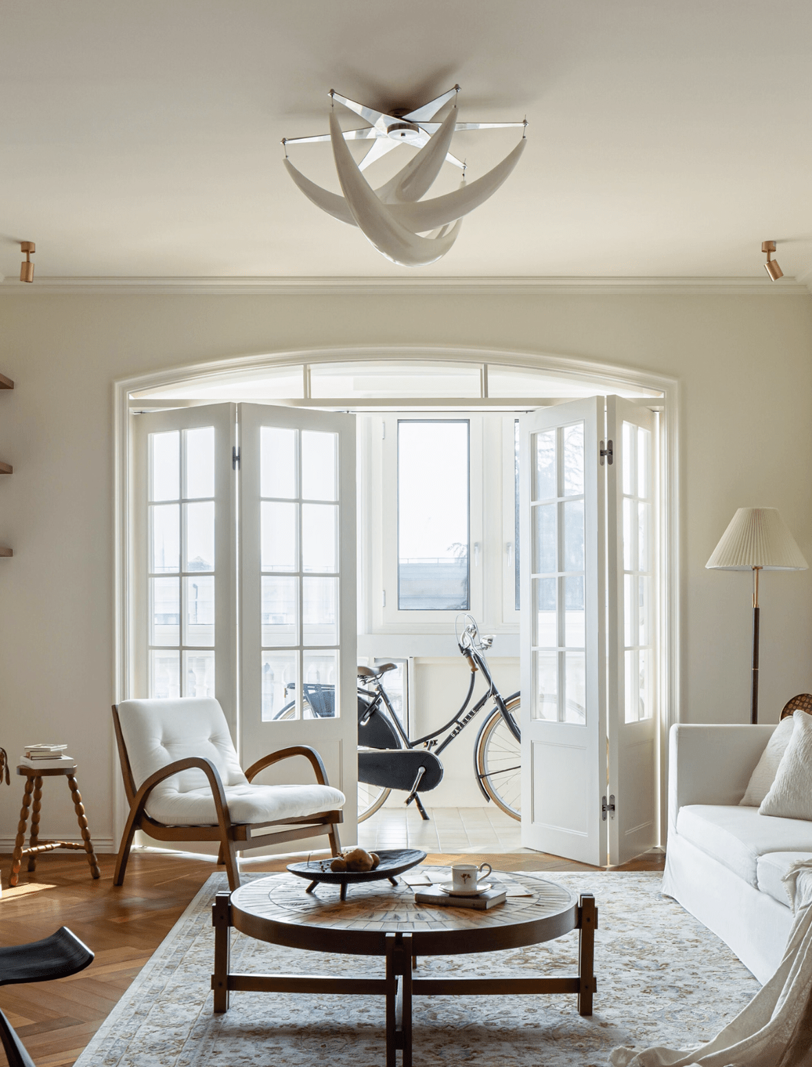 Maia moderne loftlampe i hvid resin