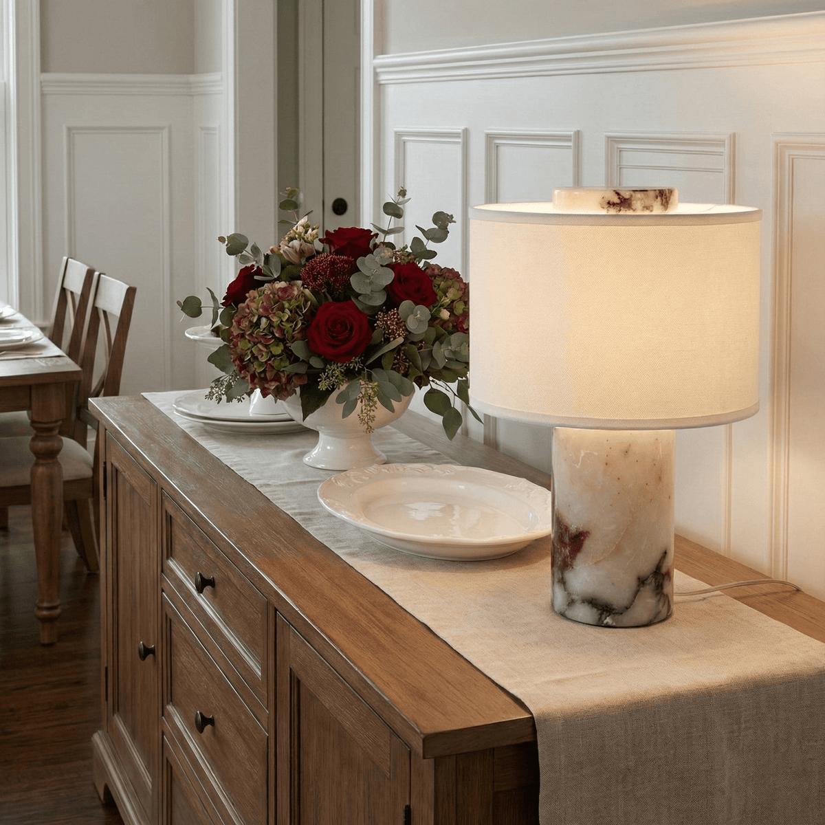 Candeeiro de mesa elegante Eros Lumivor em mármore e tecido
