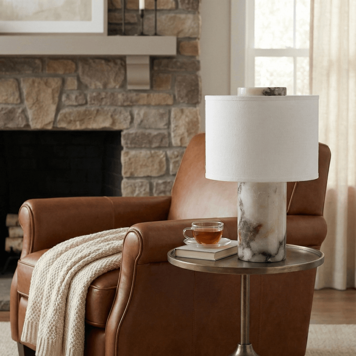 Candeeiro de mesa elegante Eros Lumivor em mármore e tecido