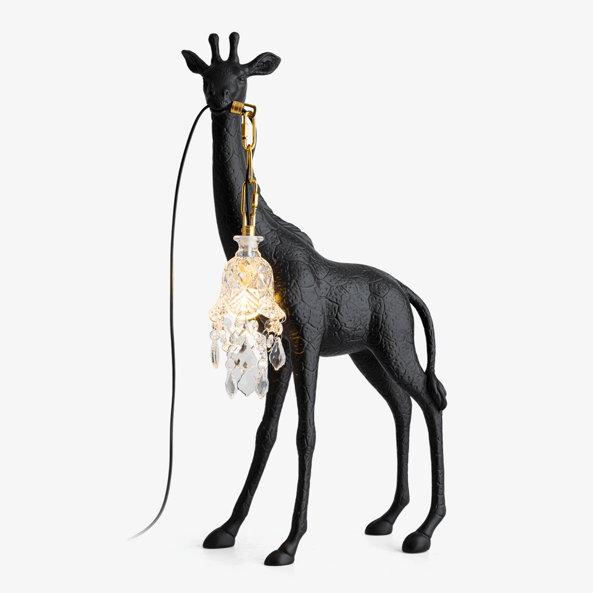Fexl luksuriøs gulvlampe med skulpturel giraf i royale omgivelser