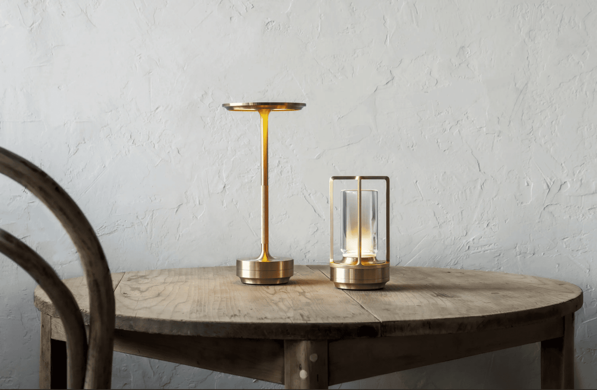 Solvane-genopladelig bordlampe