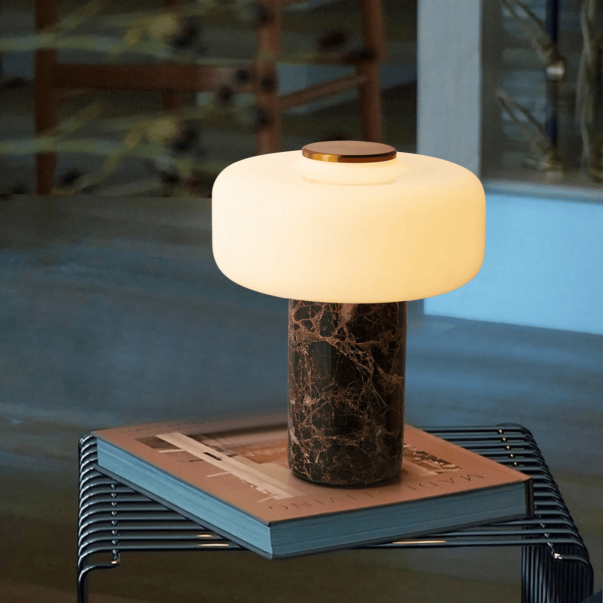 Cima genopladelig marmorbordlampe